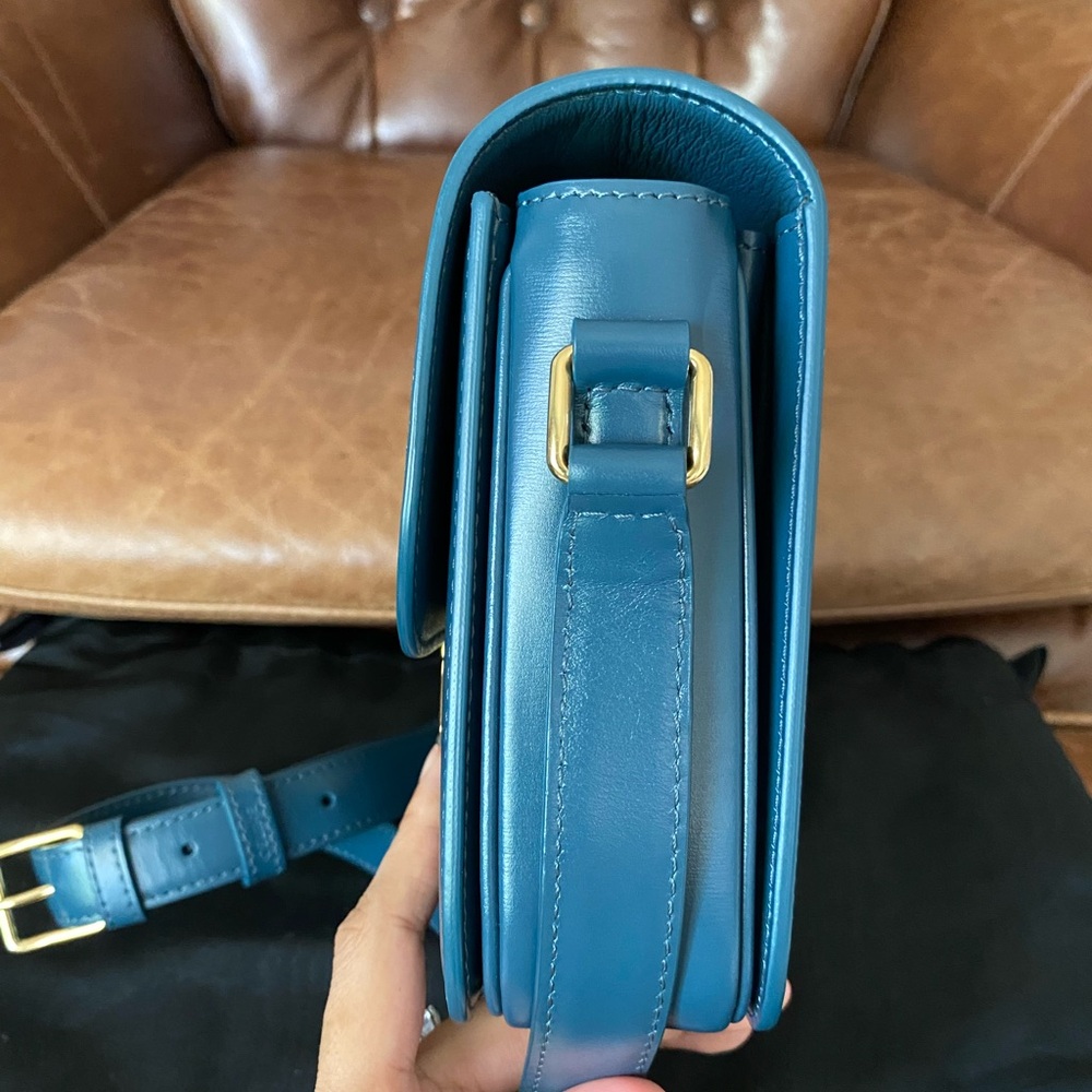 *SOLD* Celine Triomphe Shoulder Bag Smooth Calfskin Medium - Picture 7 of 16